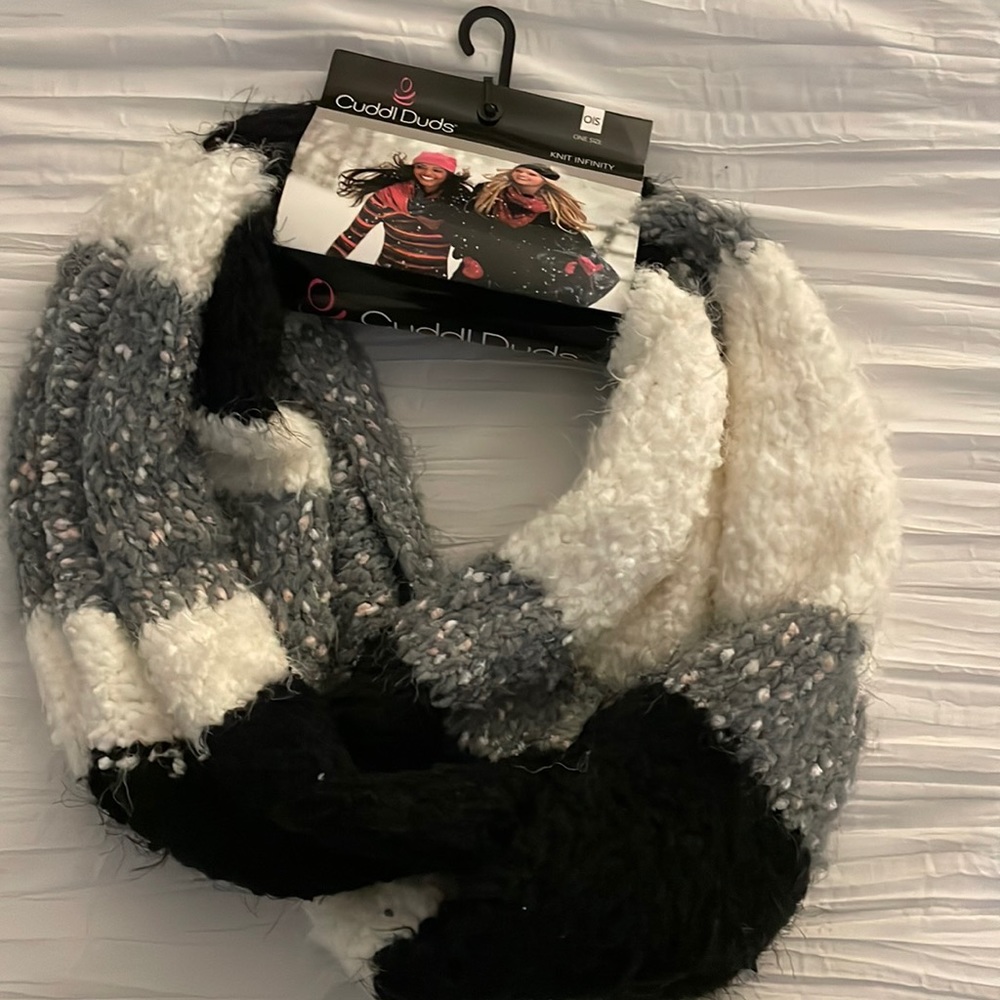 NEW Cuddl Duds Scarf
